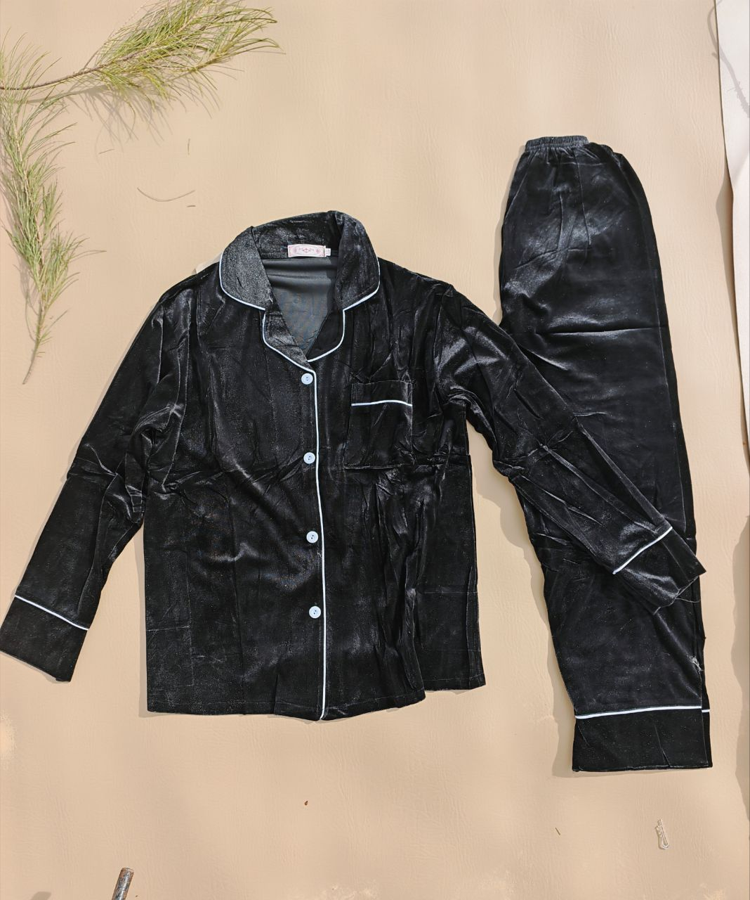 بيجامة بالقفله قطيفة