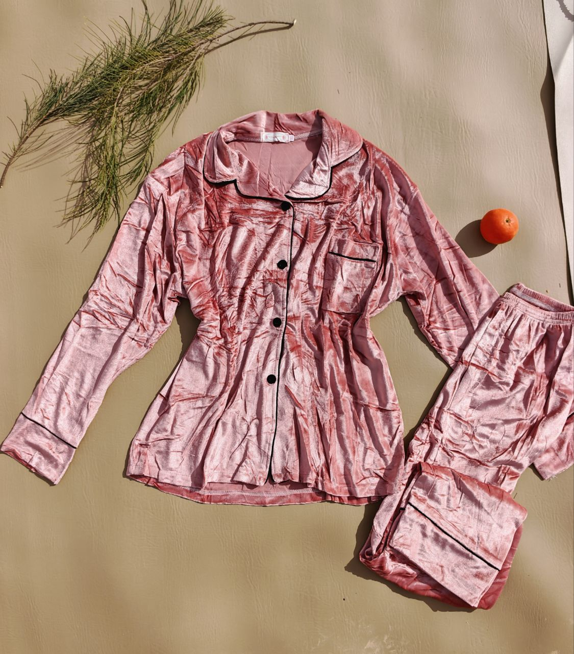 بيجامة بالقفله قطيفة