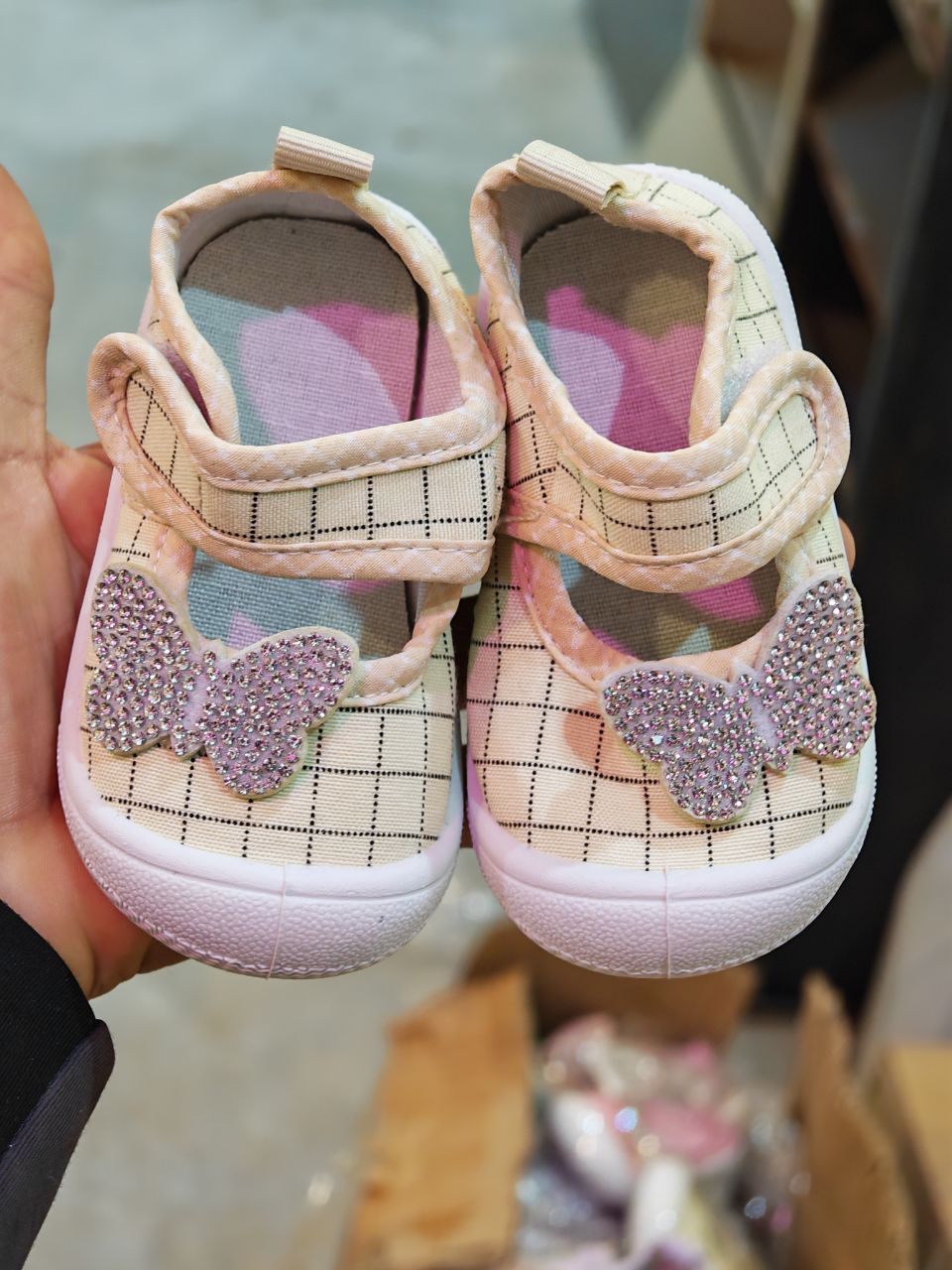 حذا بنات صغار