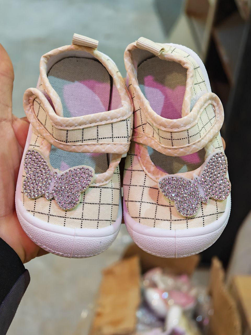 حذا بنات صغار